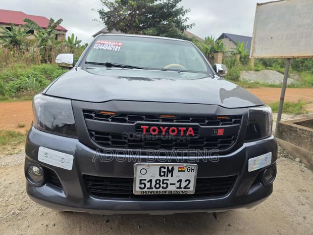 Toyota Hilux 2012 White
