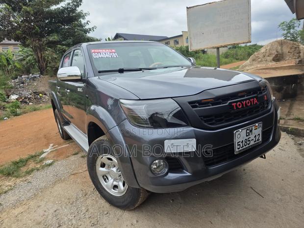 Toyota Hilux 2012 White