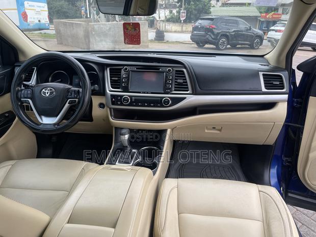 Toyota Highlander 2019 Blue