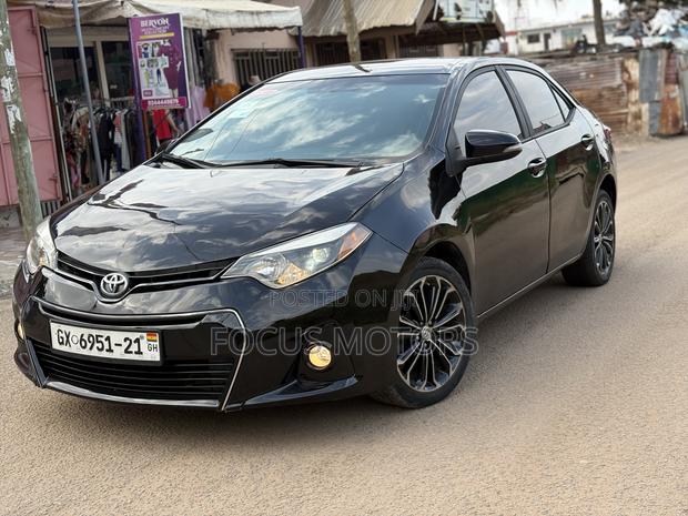Toyota Corolla S 4dr Sedan (1.8L 4cyl CVT) 2016 Black