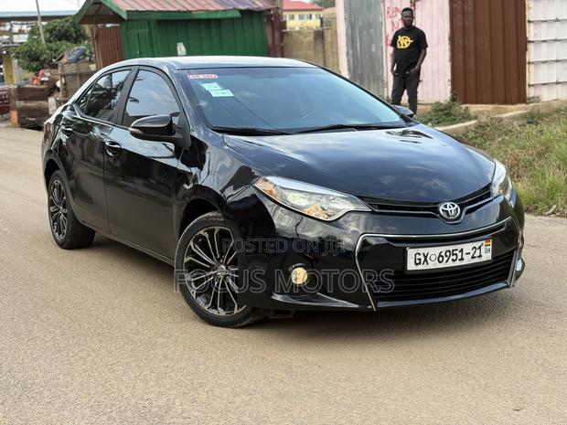 Toyota Corolla S 4dr Sedan (1.8L 4cyl CVT) 2016 Black