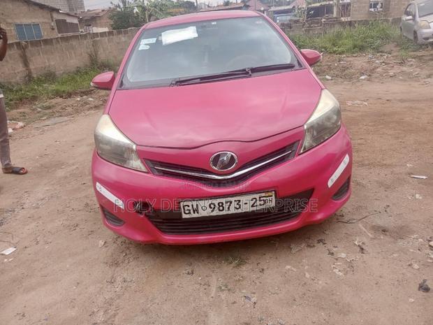 Toyota Vitz 1.3 AWD 5dr 2012 Pink