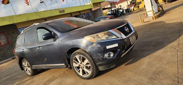 Nissan Pathfinder Platinum 4x4 2013 Black