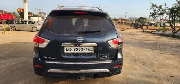 Nissan Pathfinder Platinum 4x4 2013 Black