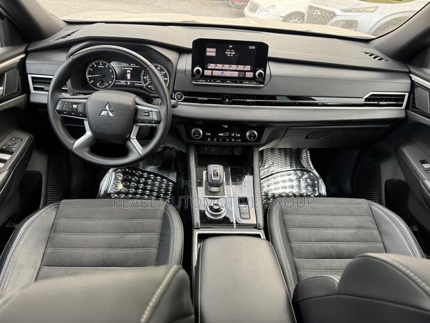 Mitsubishi Outlander SEL 2022 Silver