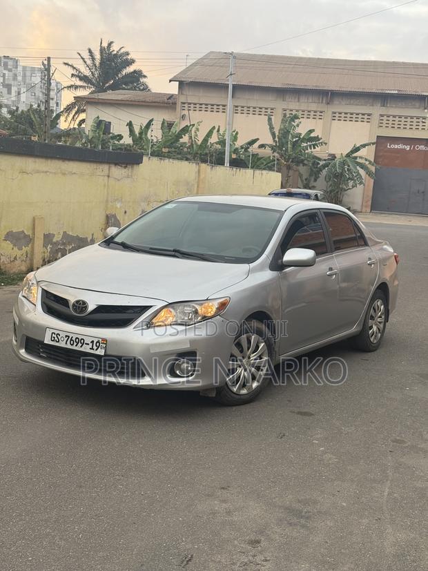 Toyota Corolla LE 4dr Sedan (1.8L 4cyl 4A) 2013 Silver