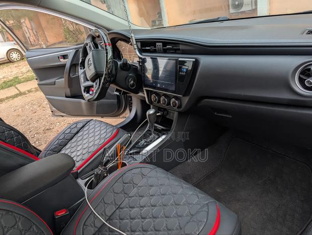 Toyota Corolla LE Eco (1.8L 4cyl 2A) 2018 Gray