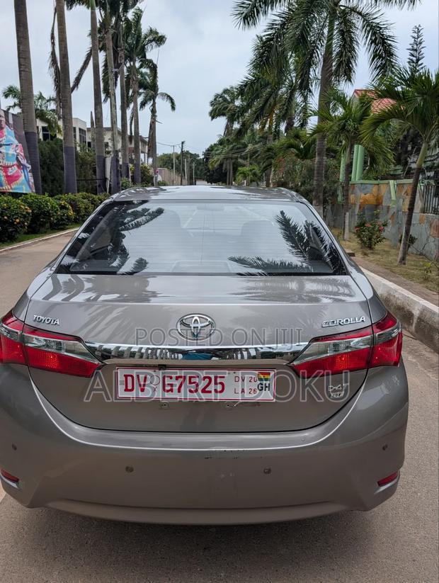 Toyota Corolla LE Eco (1.8L 4cyl 2A) 2018 Gray
