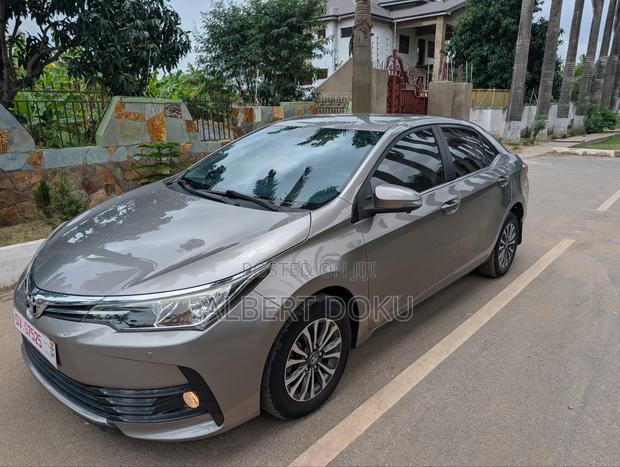 Toyota Corolla LE Eco (1.8L 4cyl 2A) 2018 Gray