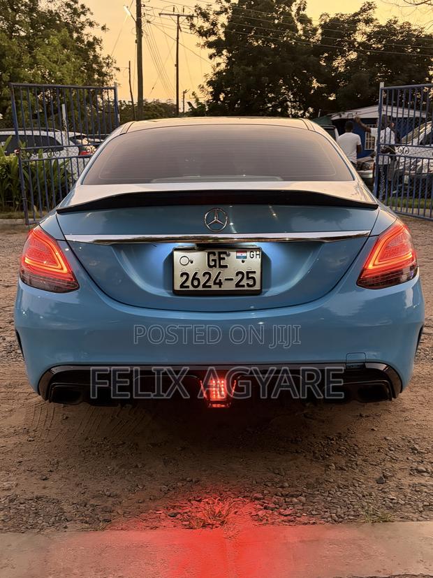 Mercedes-Benz C300 2017 Blue