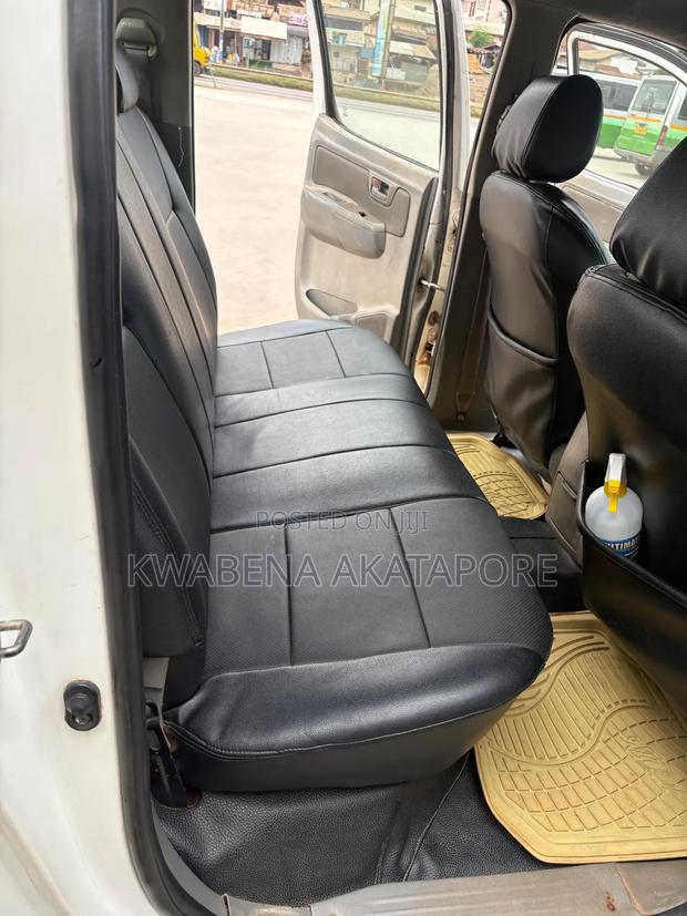 Toyota Hilux 2010 White
