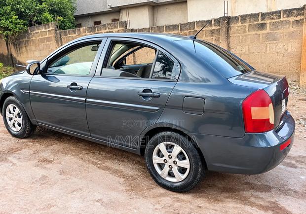 Hyundai Accent 2010 Gray