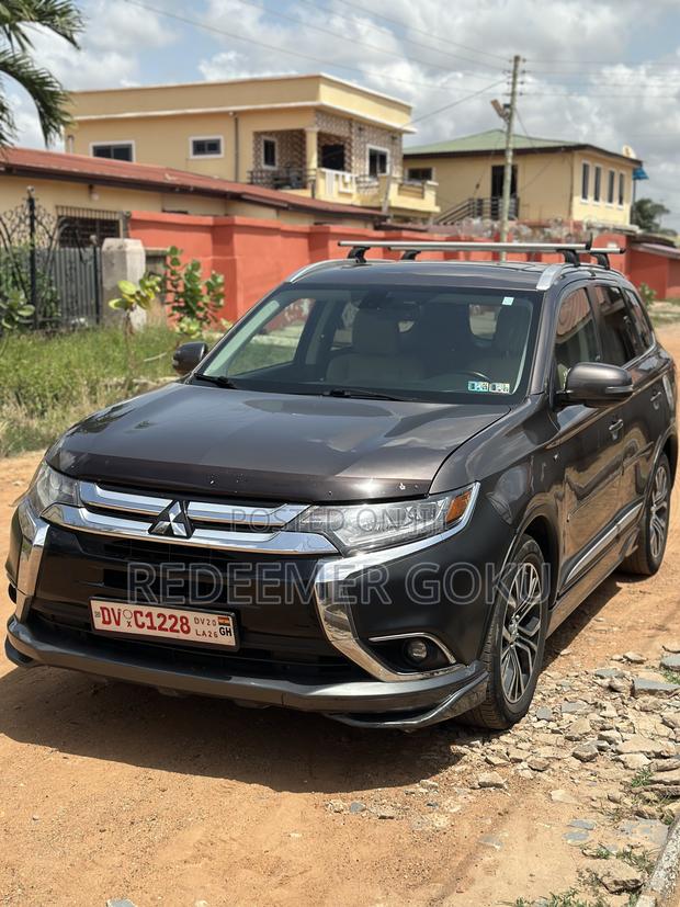 Mitsubishi Outlander GT AWC 2016 Brown