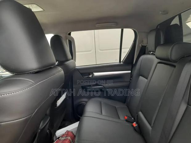 Toyota Hilux 2021 Green