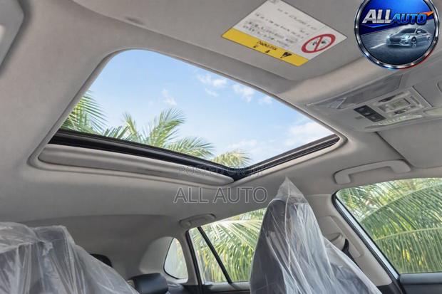 Toyota RAV4 XLE Premium 2022 White