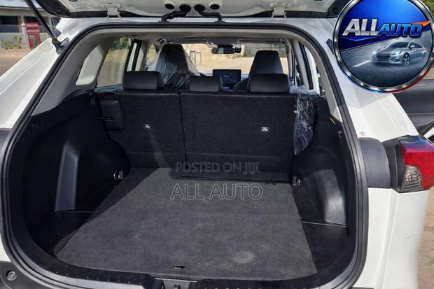 Toyota RAV4 XLE Premium 2022 White