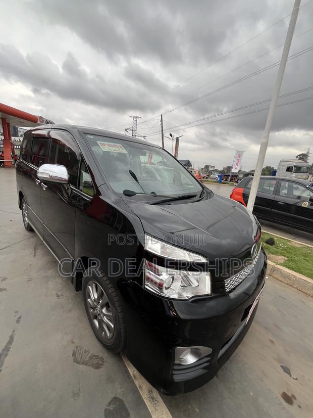 Toyota Voxy 2013 Black