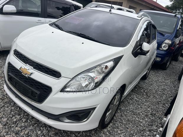 Chevrolet Spark 2LT 4dr Hatchback (1.2L 4cyl 5M) 2015 White