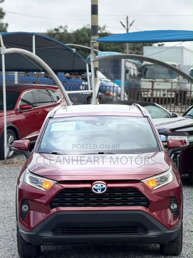 Toyota RAV4 XLE Premium 2021 Red