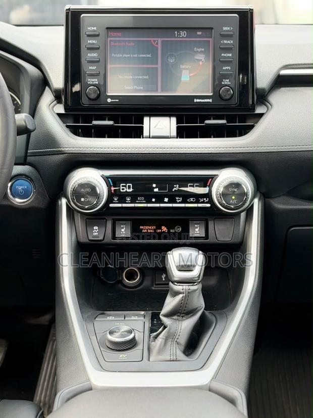 Toyota RAV4 XLE Premium 2021 Red