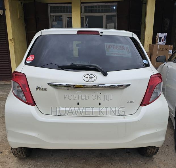 Toyota Vitz 1.3 FWD 5dr 2013 White