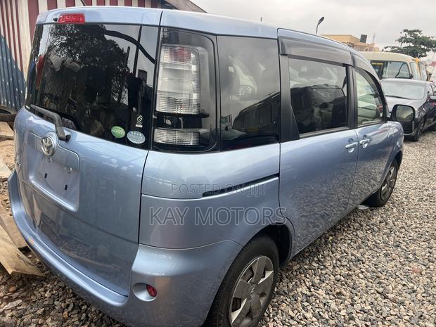 Toyota Sienta 1.5 FWD 2010 Blue