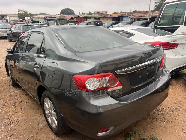 Toyota Corolla LE 4dr Sedan (1.8L 4cyl 4A) 2013 Gray