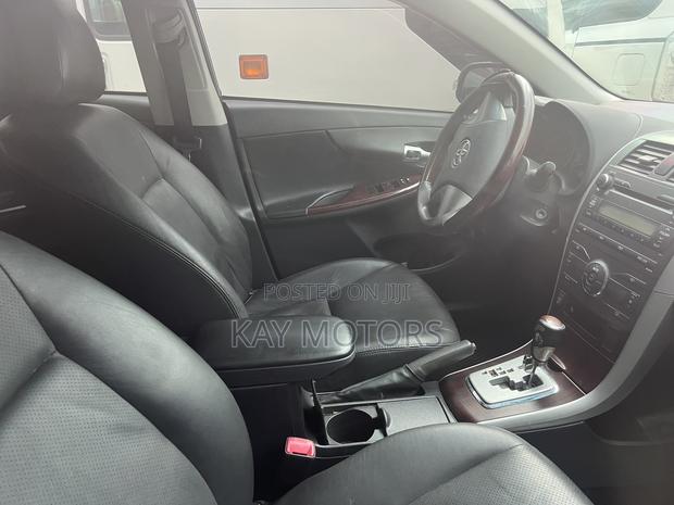 Toyota Corolla LE 4dr Sedan (1.8L 4cyl 4A) 2013 Gray