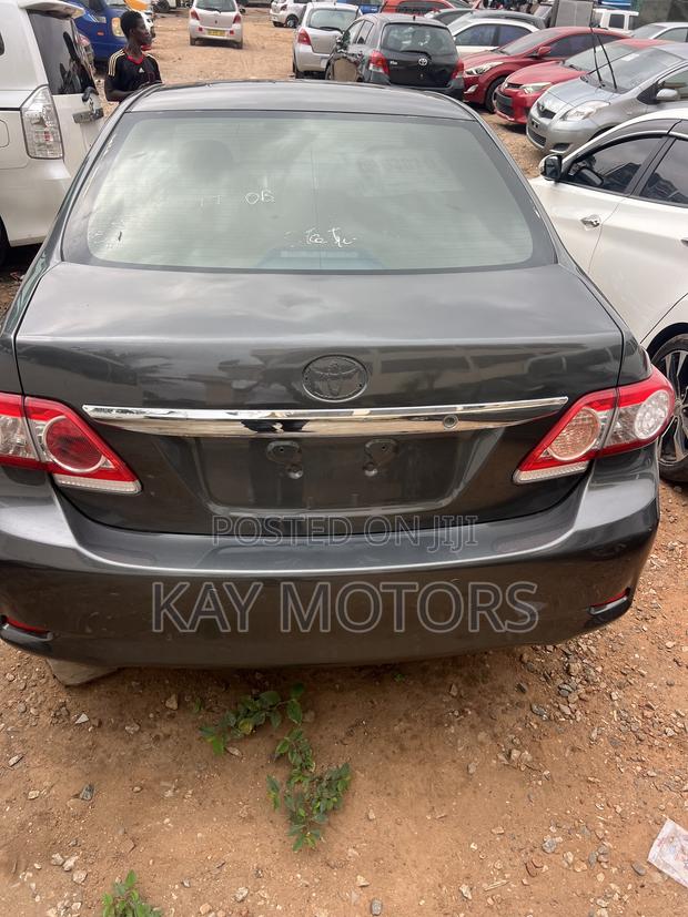 Toyota Corolla LE 4dr Sedan (1.8L 4cyl 4A) 2013 Gray