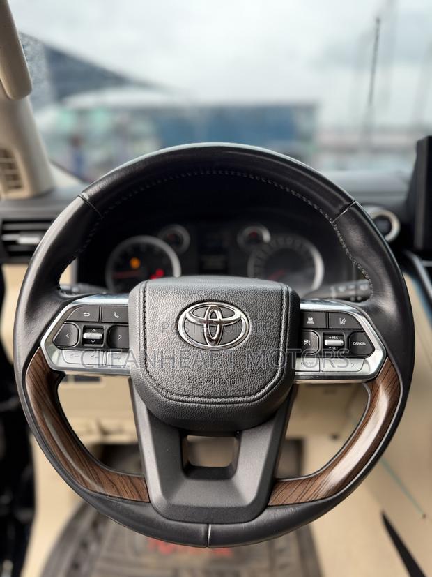 Toyota Land Cruiser 2022 Black