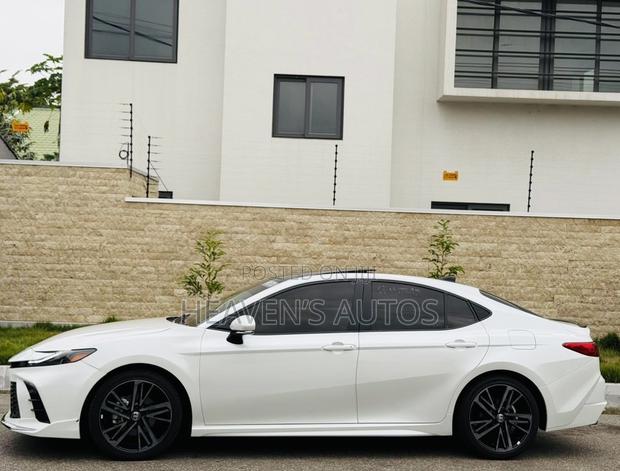 Toyota Camry 2025 White