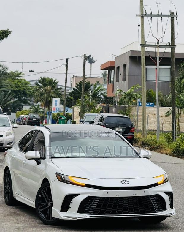 Toyota Camry 2025 White