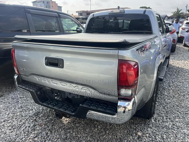 Toyota Tacoma SR5 2018 Gray