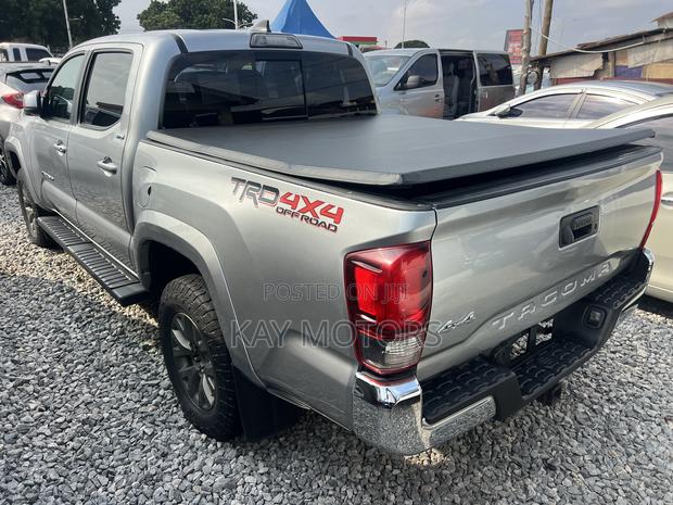Toyota Tacoma SR5 2018 Gray