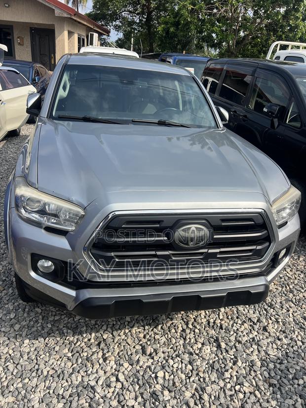 Toyota Tacoma SR5 2018 Gray