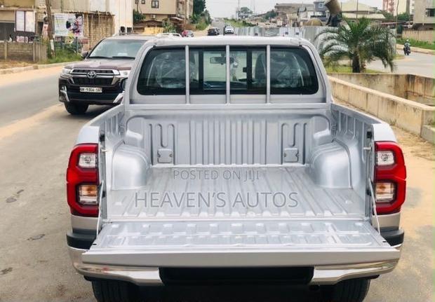 New Toyota Hilux 2025 Silver