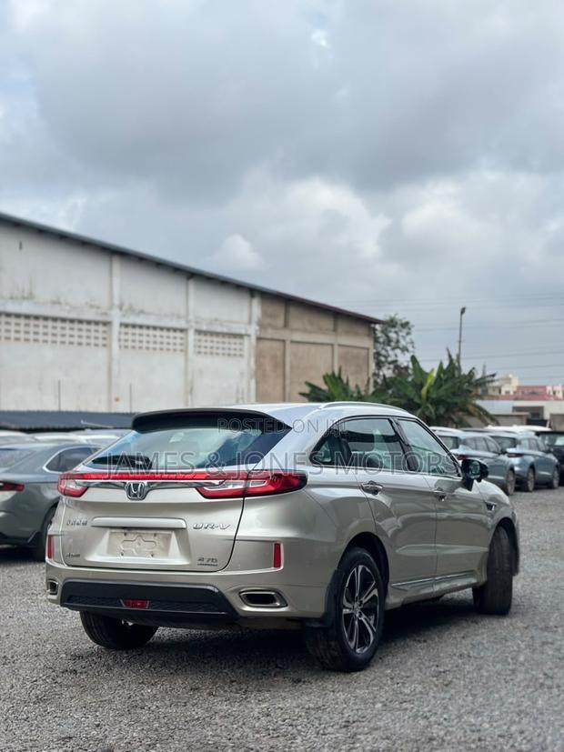Honda UR-V Premium Edition 2017 Beige