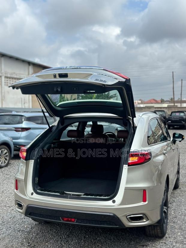 Honda UR-V Premium Edition 2017 Beige