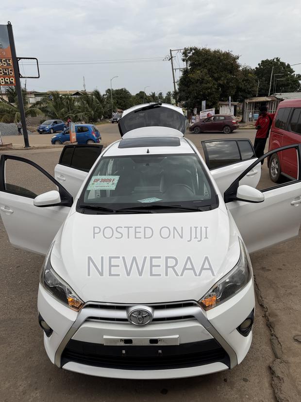 Toyota Yaris SE Hatchback 5dr 2014 White