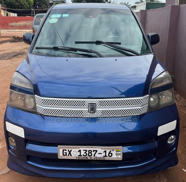 Toyota Voxy V 4WD 8-Seater 2008 Blue