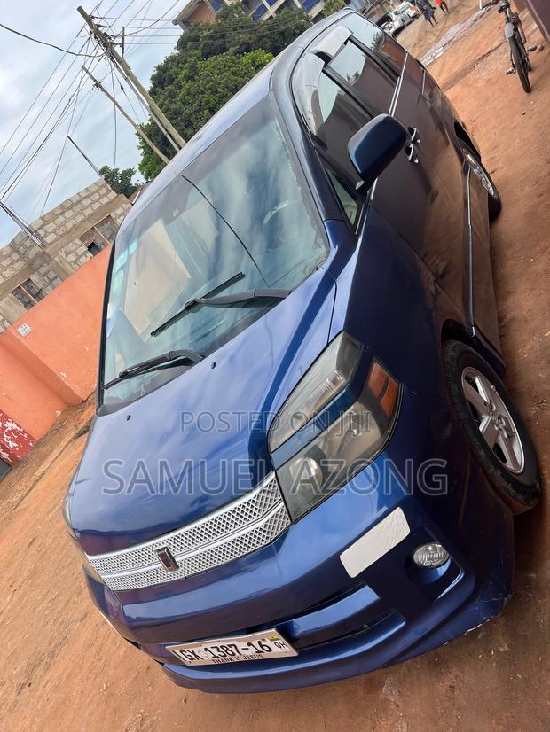 Toyota Voxy V 4WD 8-Seater 2008 Blue