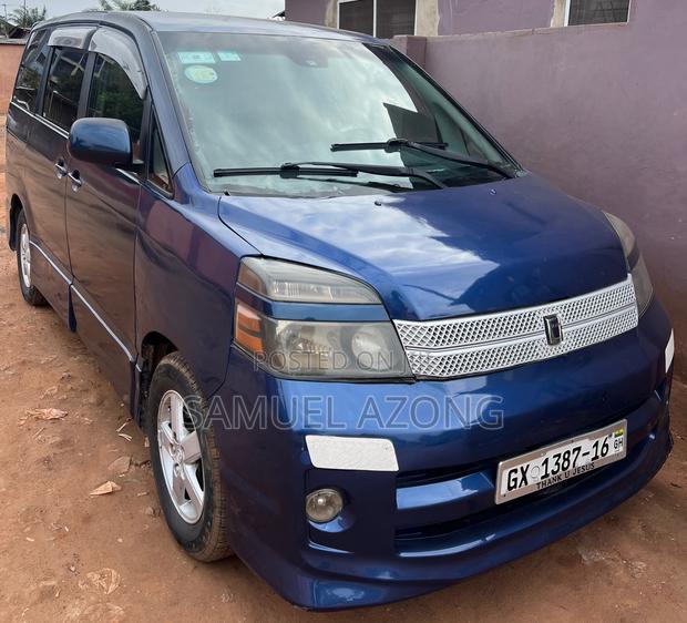 Toyota Voxy V 4WD 8-Seater 2008 Blue