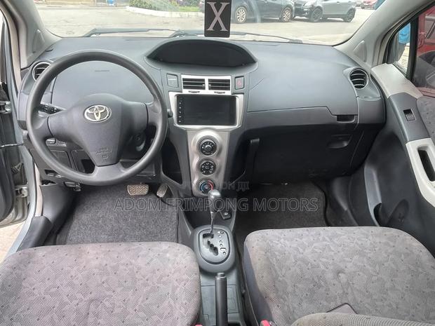 Toyota Vitz 2010 Gray