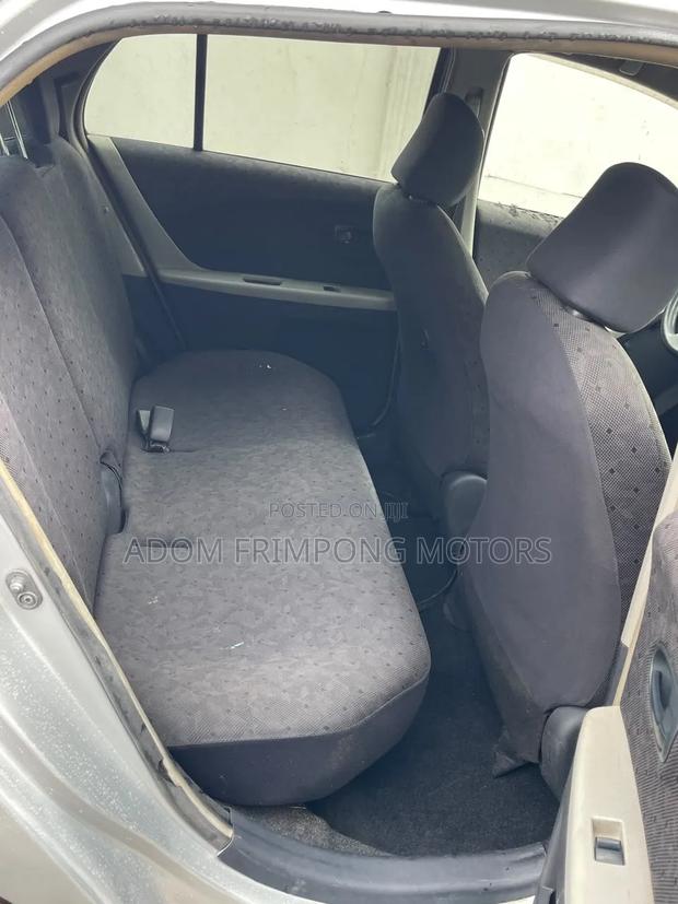 Toyota Vitz 2010 Gray