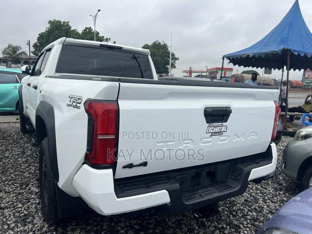 Toyota Tacoma TRD Off-Road Double Cab 4WD 6.1 ft. SB 2025 White