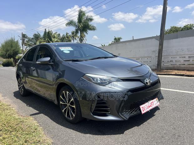 Toyota Corolla SE (1.8L 4cyl 6M) 2018 Gray