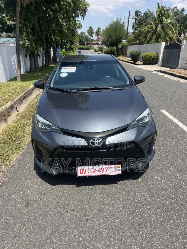 Toyota Corolla SE (1.8L 4cyl 6M) 2018 Gray
