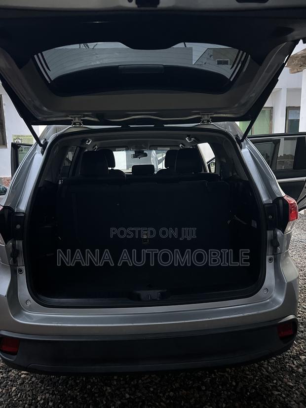 Toyota Highlander LE 4x2 (2.7L 4cyl 6A) 2018 Silver