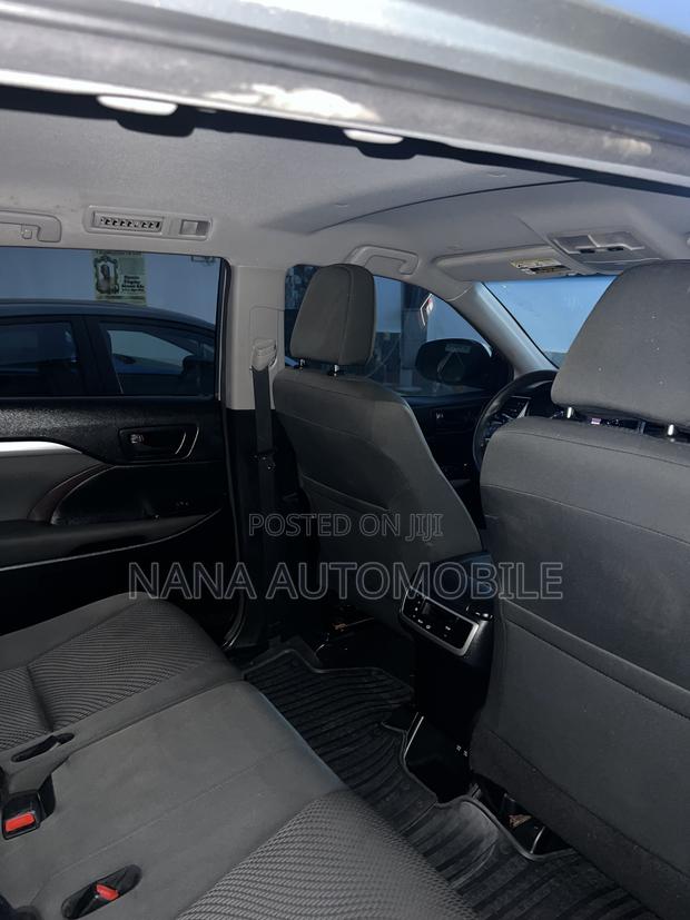 Toyota Highlander LE 4x2 (2.7L 4cyl 6A) 2018 Silver