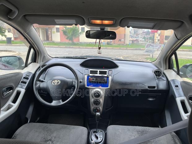 Toyota Vitz 2010 Brown